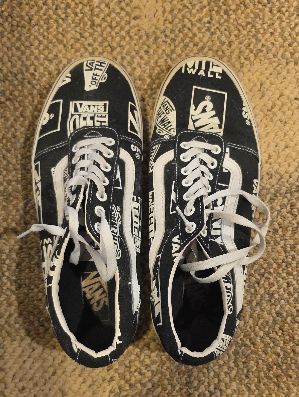 Mens Vans Logo Sneakers. Black/white Size 10.5